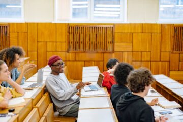 Internationalising the Curriculum: Teaching and Assessing Diverse Groups